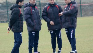 Майкъла призова Стойчо: Намали си заплатата!