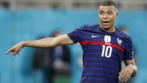 ПСЖ заплаши Мбапе: Французинът може да е "пейка" цял сезон