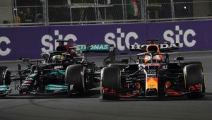 За 2-и път във Ф1 претендентите са с равни точки преди последния старт