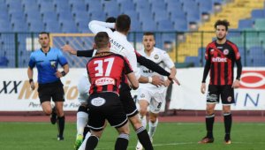 Фугата спаси кожата, Славия надви Локо (ГО) на "Васил Левски" + ВИДЕО
