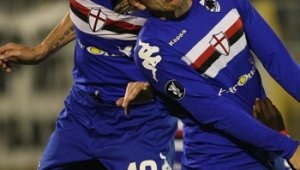 Три червени картона, една дузпа, обрат, драма и 2:1 за Самп срещу Рома
