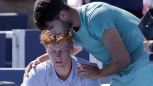 Моделка си измислила за любовния триъгълник с Алкарас и Синер + СНИМКИ