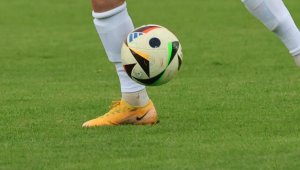 УЕФА следи изкъсо битката за оцеляване в Първа лига