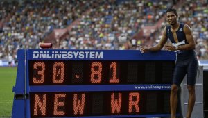 Ван Никерк подобри рекорди на Майкъл Джонсън и Болт