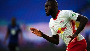 Ман Юнайтед изпуснал Упамекано от инат