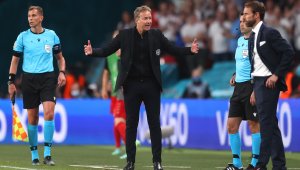 Селекционерът на Дания: Съдията подпря Англия