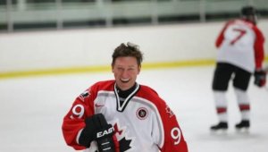 Феновете въздишат по секси щерката на Грецки + СНИМКИ