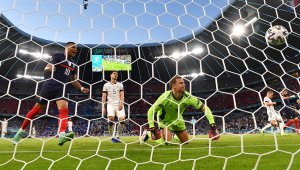 Германските "старци" вече са играчка за "петлите"