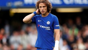 Скандал в Челси: Давид Луис псува Конте при смяната си