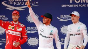 Мерцедес започва с отборните заповеди