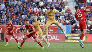 Заради звездната селекция: Барса не спира с продажбите