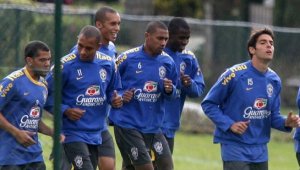 Бразилците ще трупат самочувствие срещу слабаци преди Световното