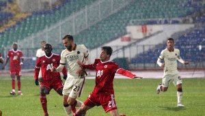 Почистиха снега от терена за ЦСКА - Рома