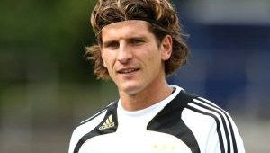 Марио Гомес контузен, напуска тренировката