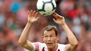 Лихтщайнер обмисля да окачи бутонките на пирона