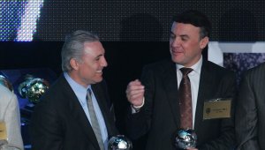 Христо Стоичков: На Боби Михайлов перуката му е станала още по-голяма