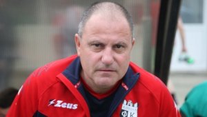 Няма такъв цирк! Вижте как Джамбазки млати с юмруци съдията по време на мач + ВИДЕО