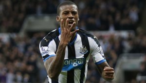 Вайналдум с 4 гола за Нюкасъл