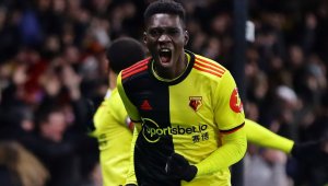 Джерард подсилва Вила със звездата на Уотфорд