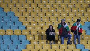 Пълна пародия: Едва 2000 зрители на България - Люксембург