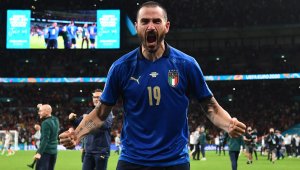 Стюард към Бонучи: Марш на трибуните, момче! + ВИДЕО