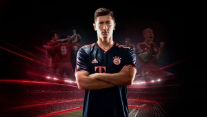 Левандовски изравни Янкер и клати рекорда на Герд Мюлер