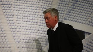 Ето как Карлето размаха среден пръст след плюнката + СНИМКА