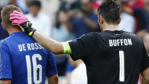 Де Роси моли Конте да не бърза да го вади от мача с Германия
