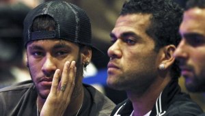 Неймар помогнал на затъналия Алвеш със 150 000 евро