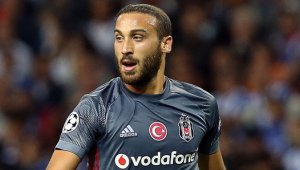 Евертън ще финализира трансфера на Ченк Тосун тази седмица