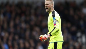 Шмайхел отряза Юнайтед: Оставам в Лестър 