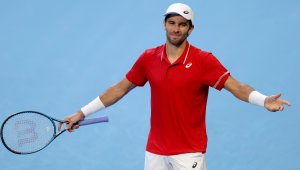 Сръбски тенисист се хвана със секси певица + СНИМКИ