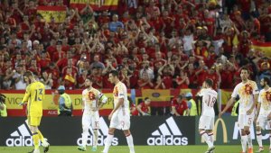 Испания излиза срещу Италия с прокълнатите си екипи