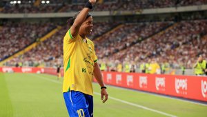 Синът на Роналдиньо ще играе на Острова