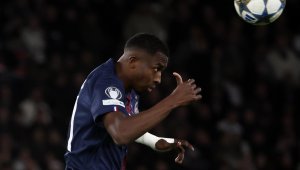 Скандал във Франция: ПСЖ има 16 души в състава си, включително ВАР