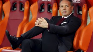 Миха излита от Милан, Броки го сменя