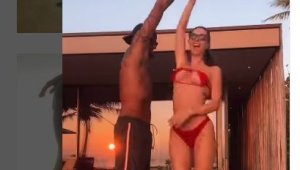 Минал през Барса и Милан е ненаситен, иска 5-6 деца от секси италианка + СНИМКИ