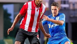 Ужасяващ дебют! Роден футболист с тежка контузия в Румъния