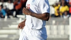 Англия отупа южноафриканци с 3:0