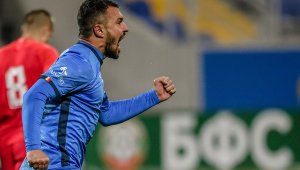 Левски ще излиза от кризата с Валери Божинов