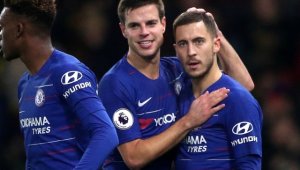 Сари тропна по масата: Челси трябва да реши проблема с Азар