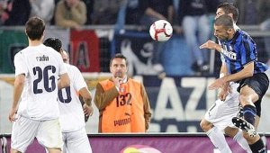 Интер би Лацио с 2:0, феновете на двата отбора празнуват