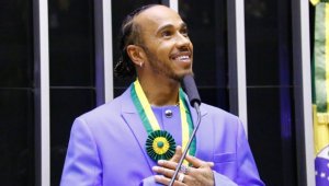 Хамилтън хвали Верстапен