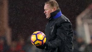 Крило на Евертън аут до края на сезона