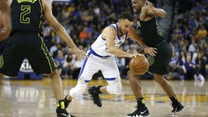 Стеф се завърна с 29 точки, но пак се контузи