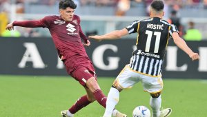 Секси журналистка отмъсти на защитник, хвана се с негов колега + СНИМКИ 