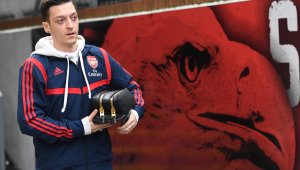 Край на сагата: Йозил и Арсенал постигнаха споразумение