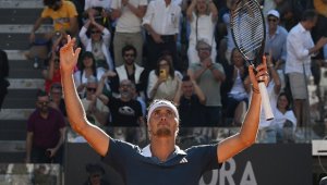 Зверев с обрат за полуфинал в Хале