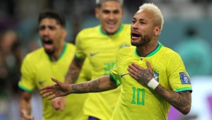 В Бразилия погнаха Неймар заради секси хърватка + СНИМКИ