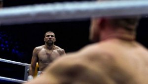 Малката Кобра с бой в Чикаго на 3-ти март